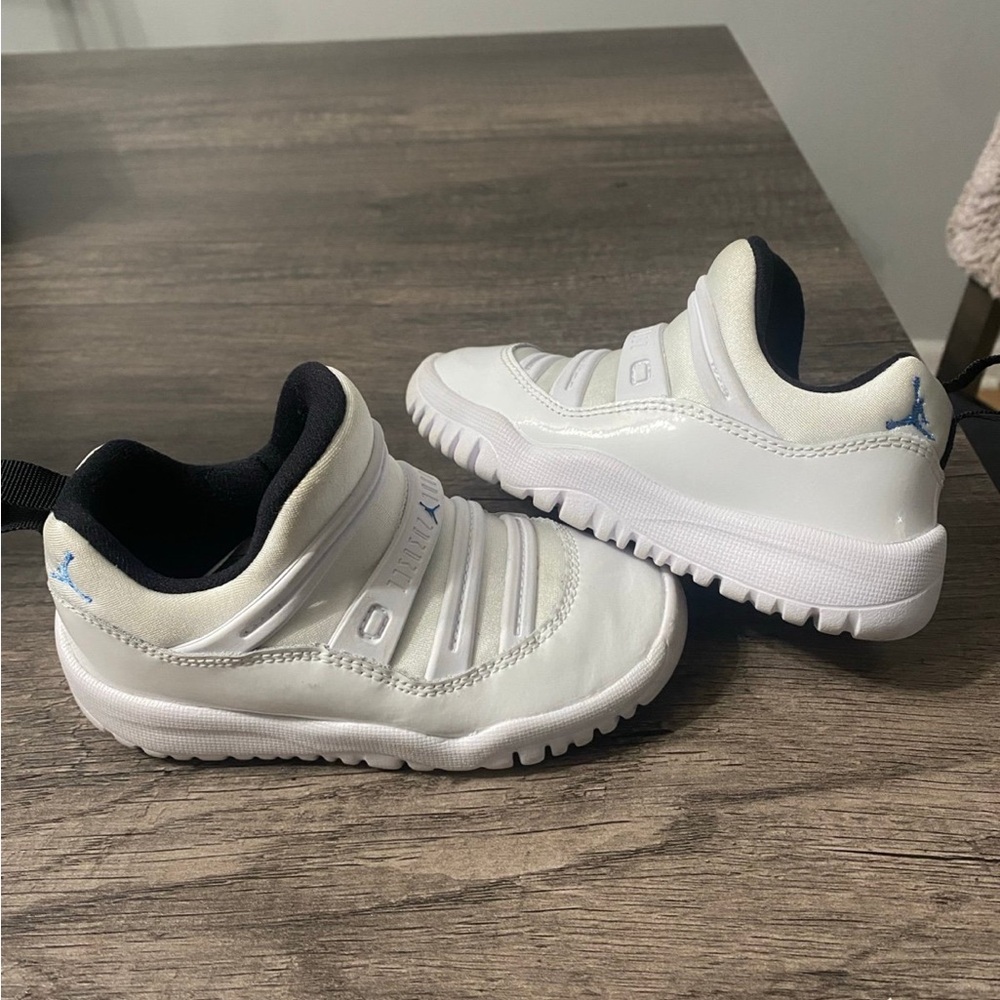 Toddler Size 8 Jordan BQ7102-104 Retro 11 Little Flex White and Black